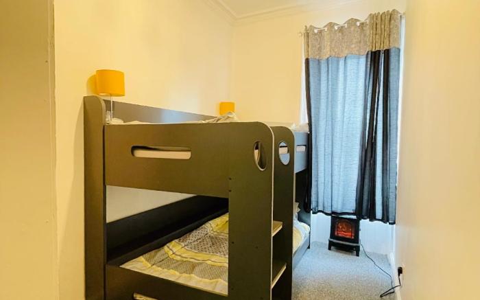 Luxury 3 Bedroom Entire Flat, Self Check Inout