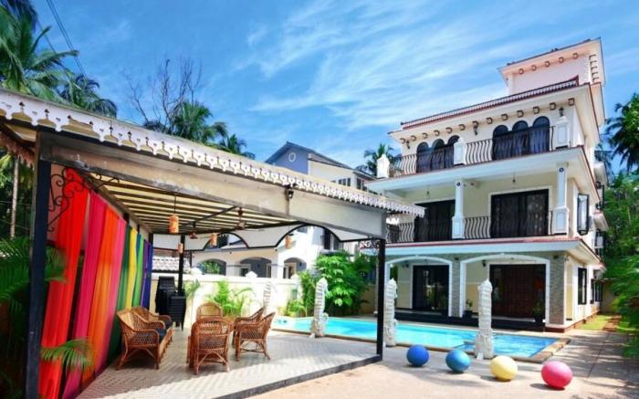 Exquisite 9 Bedroom Family Style Mansion with Pool