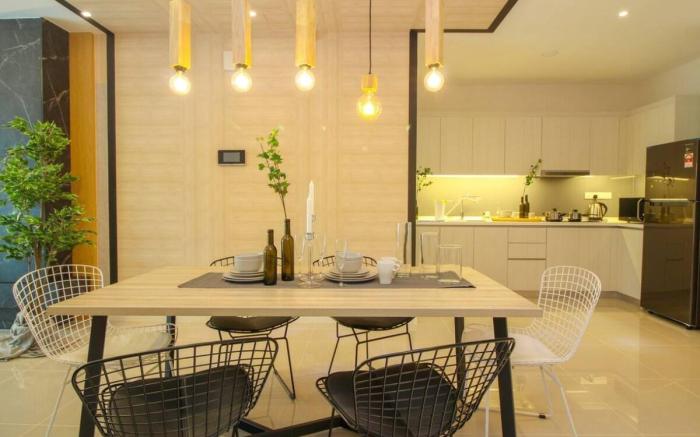 Emperor Suite . Suasana @ 2BR 4Pax near CIQ