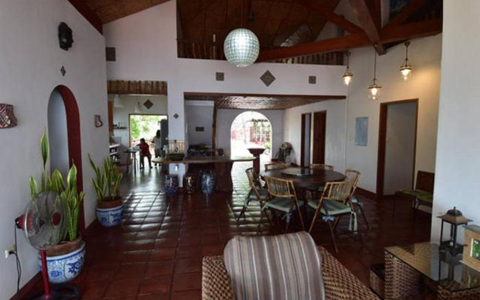 Kasbah Remo Villa with a pool in Puerto Galera