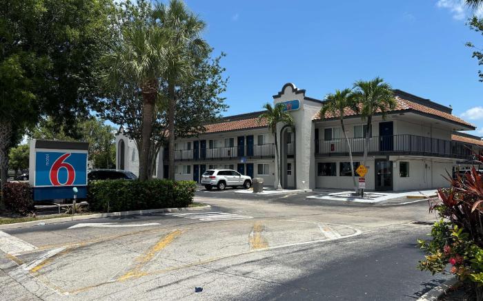Motel 6 Riviera Beach, FL