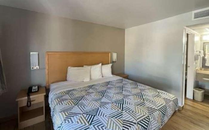 Motel 6 Riviera Beach, FL