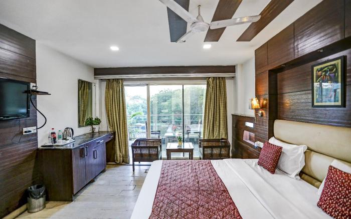 Hotel Fabstays-South Delhi