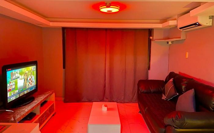 IV’s Condo w/ Netflix, Wifi & Karaoke