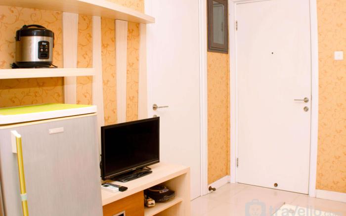 Nice Strategic 2BR Green Pramuka City By Travelio