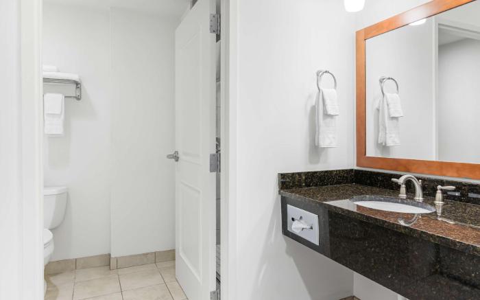 Best Western Plus Westgate Inn & Suites