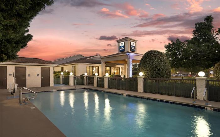 Best Western Inn and Suites Monroe