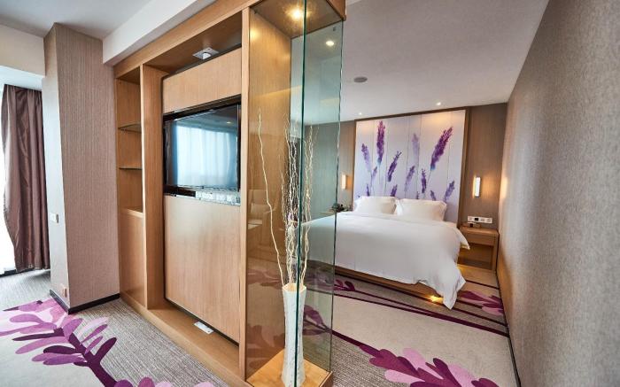 Lavande Hotel Haining Leather City Yintai