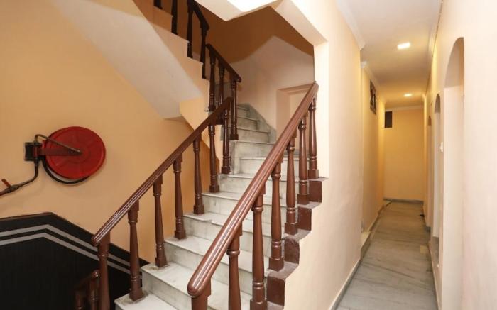 Raviz Inn