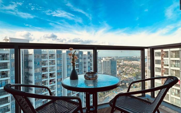 Lovely 1BR unit at R&F Princess by ANJU