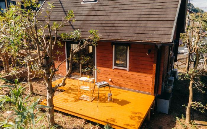 Log house located along the river, Shizuoka Atami