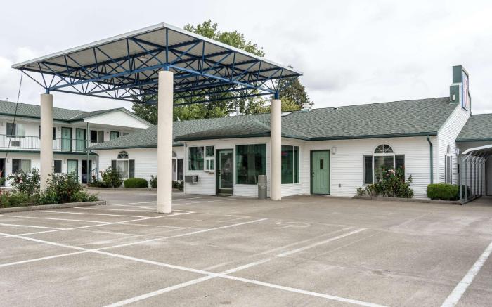 Motel 6 Albany, OR