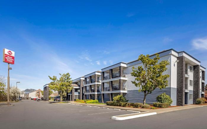 Best Western Plus Grand Manor Inn