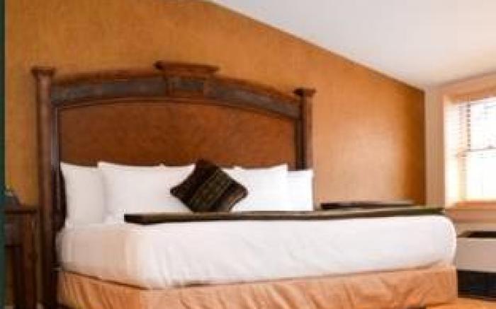 Overlook Lodge and Stone Cottages at Bear Mountain