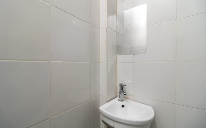Urbanview Hotel Bizhome Artha Gading Boulevard by RedDoorz