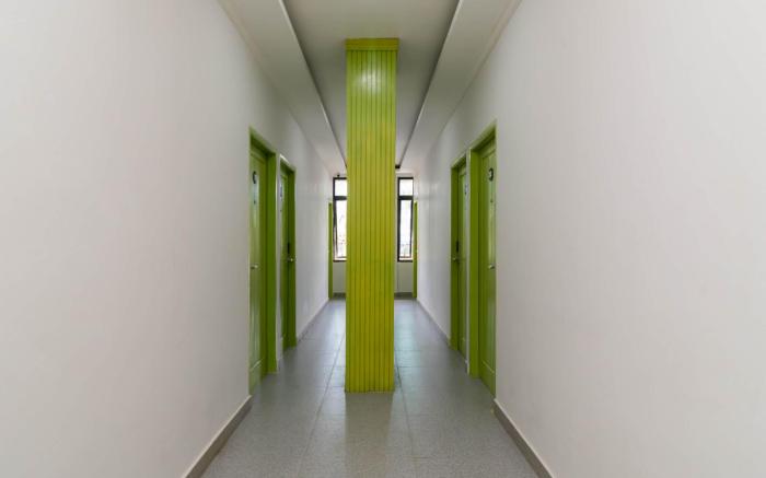 Urbanview Hotel Bizhome Artha Gading Boulevard by RedDoorz