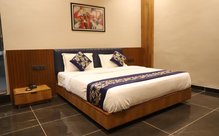 Hotel Maple Tree Inn
