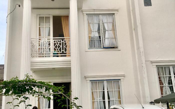 Villa blessing hills cipanas puncak view gunung