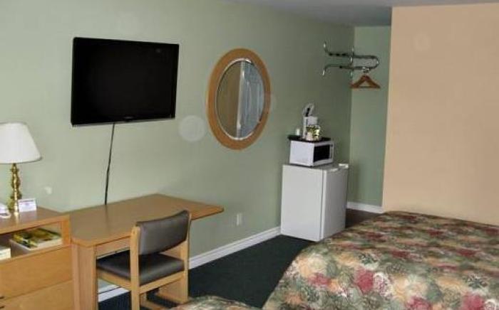 Perth Plaza Inn & Suites