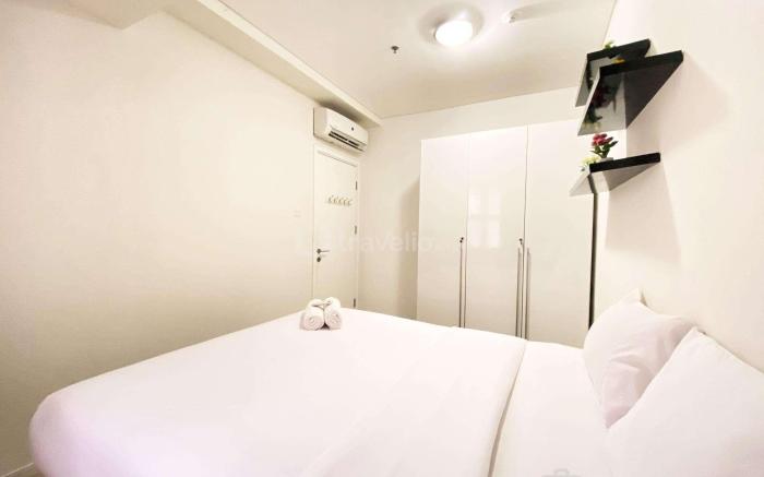 Comfy Modern 2BR Parahyangan Residence By Travelio