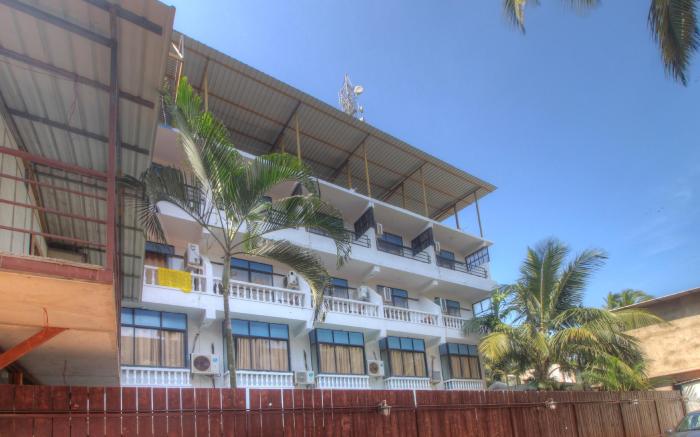 Hotel Pleasure Inn near Turtle Beach, Morjim
