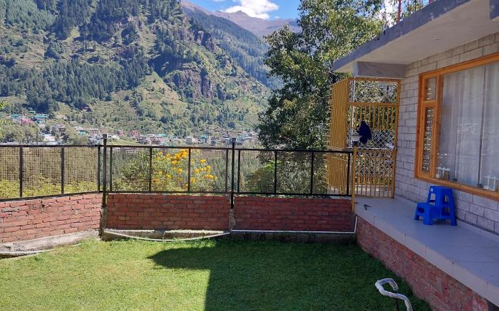 Nomad house located 10min walking from mall road.