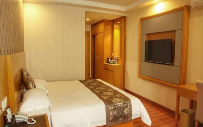 GreenTree Inn Zhuhai Light Rail Pearl Station Express Hotel