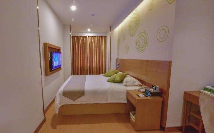 GreenTree Inn Huanggang Qichun County Railway Station Hotel