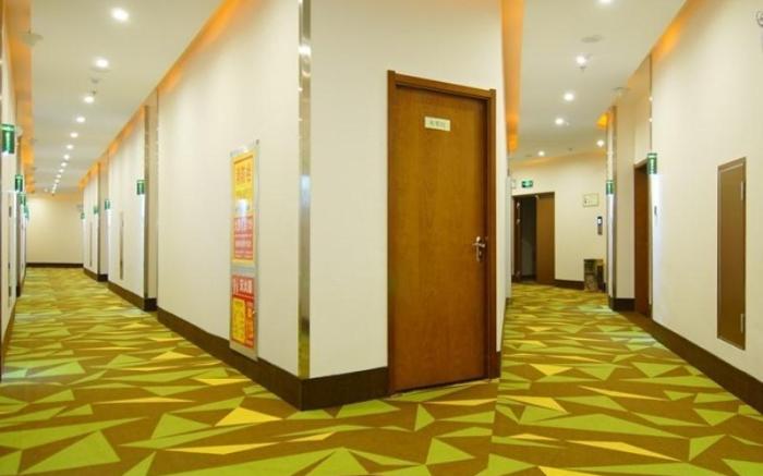 Vatica Fuyang Linquan South Jiefang Road Hotel.