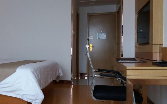 GreenTree Inn Shandong Heze Caoxian Zhuangzhai Town Oriental Times City Business Hotel