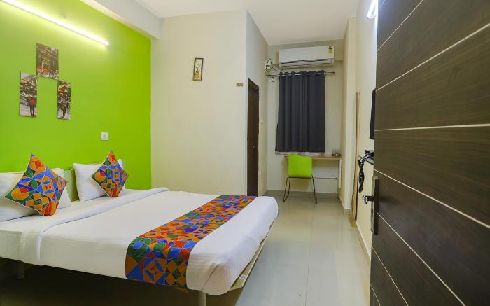 FabHotel Broholic - 200M from CARE Hospitals - Hitech City