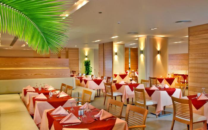 Coral Sea Aqua Club Resort