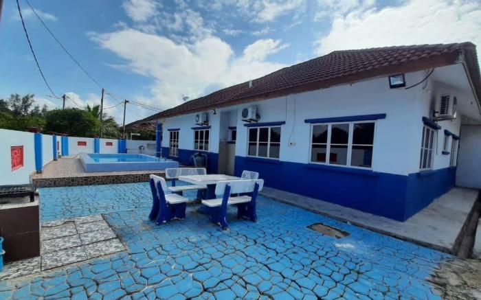 HOMESTAY TEPI PANTAI CRYSTAL BAY