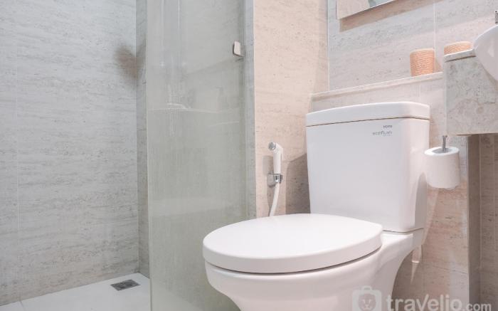 Comfort 2BR at Gold Coast Apartment By Travelio