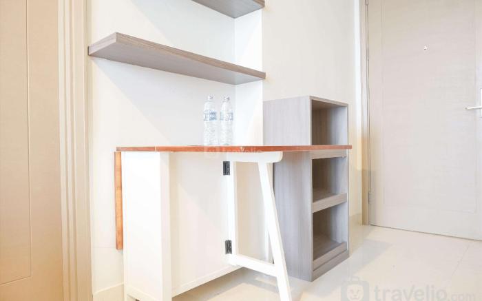 Comfort 2BR at Gold Coast Apartment By Travelio