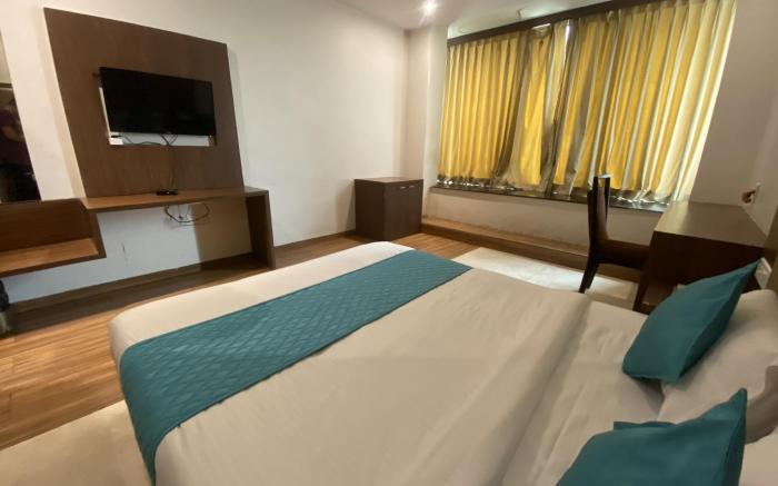 Hotel BKC Grand- Near Trade Centre, Visa Consulate