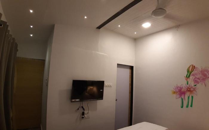 Couple cottage room with Private Lawn