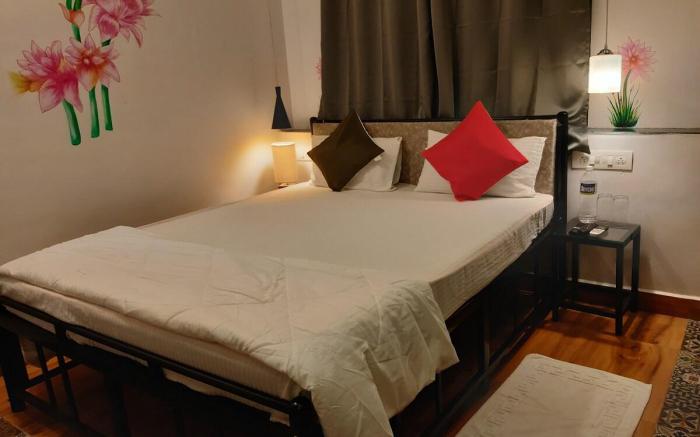 Couple cottage room with Private Lawn