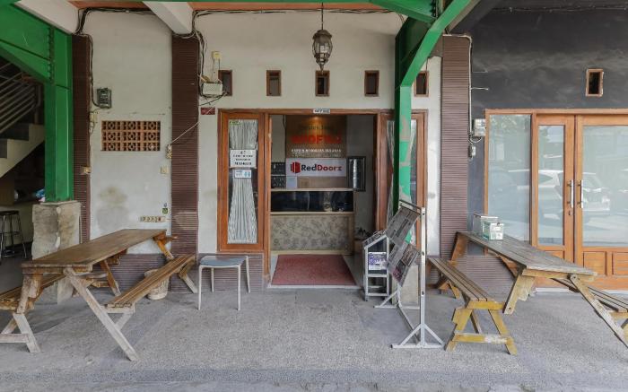 RedDoorz near Juanda International Airport 2
