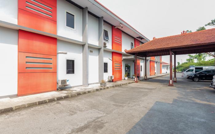 RedDoorz near T1 Juanda Airport