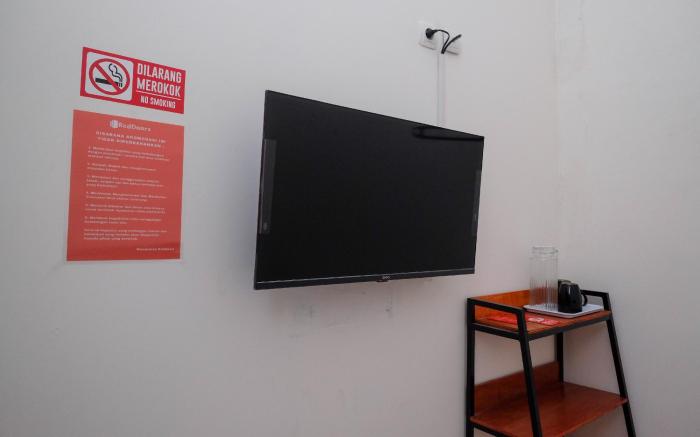 RedDoorz near Alun Alun Magelang 2