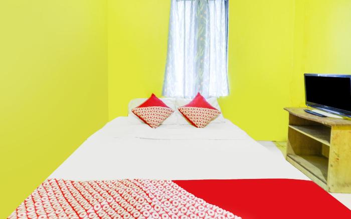 SPOT ON 91879 Emes Jaya Homestay