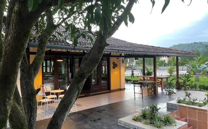 ELLOW STAY BY MOHAN FARM