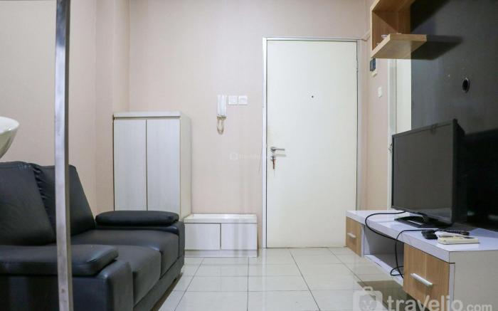 Cozy Living & Tidy 2BR Green Bay Pluit By Travelio