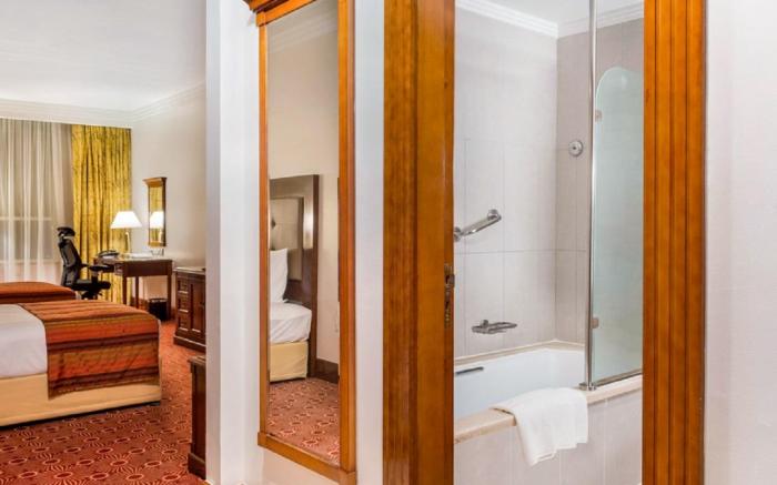 Sunday Hotel Holiday International Dubai