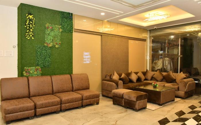 Hotel The Heera Divine By WB Inn