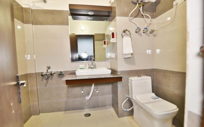 Kapoor Resort By DLS Hotels 