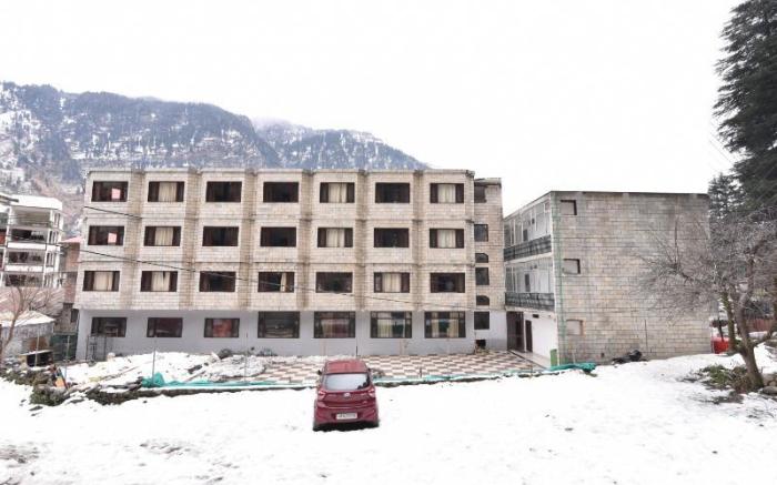 Kapoor Resort By DLS Hotels 