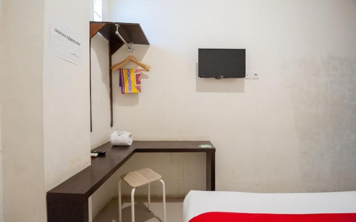 RedDoorz Syariah near Pantai Padang 2
