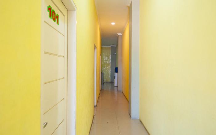 RedDoorz Syariah near Pantai Padang 2